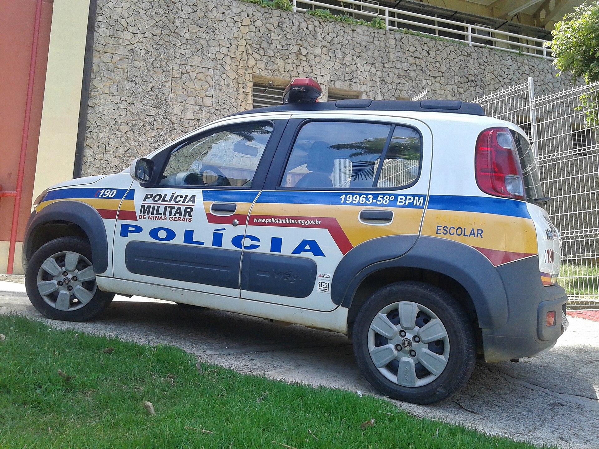 Viatura da Polícia Militar de Minas Gerais estacionada
