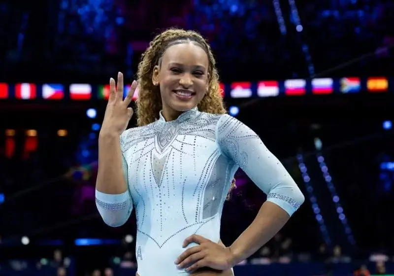 Rebeca Andrade conquista o tricampeonato mundial no salto após pausa para cuidar da saúde